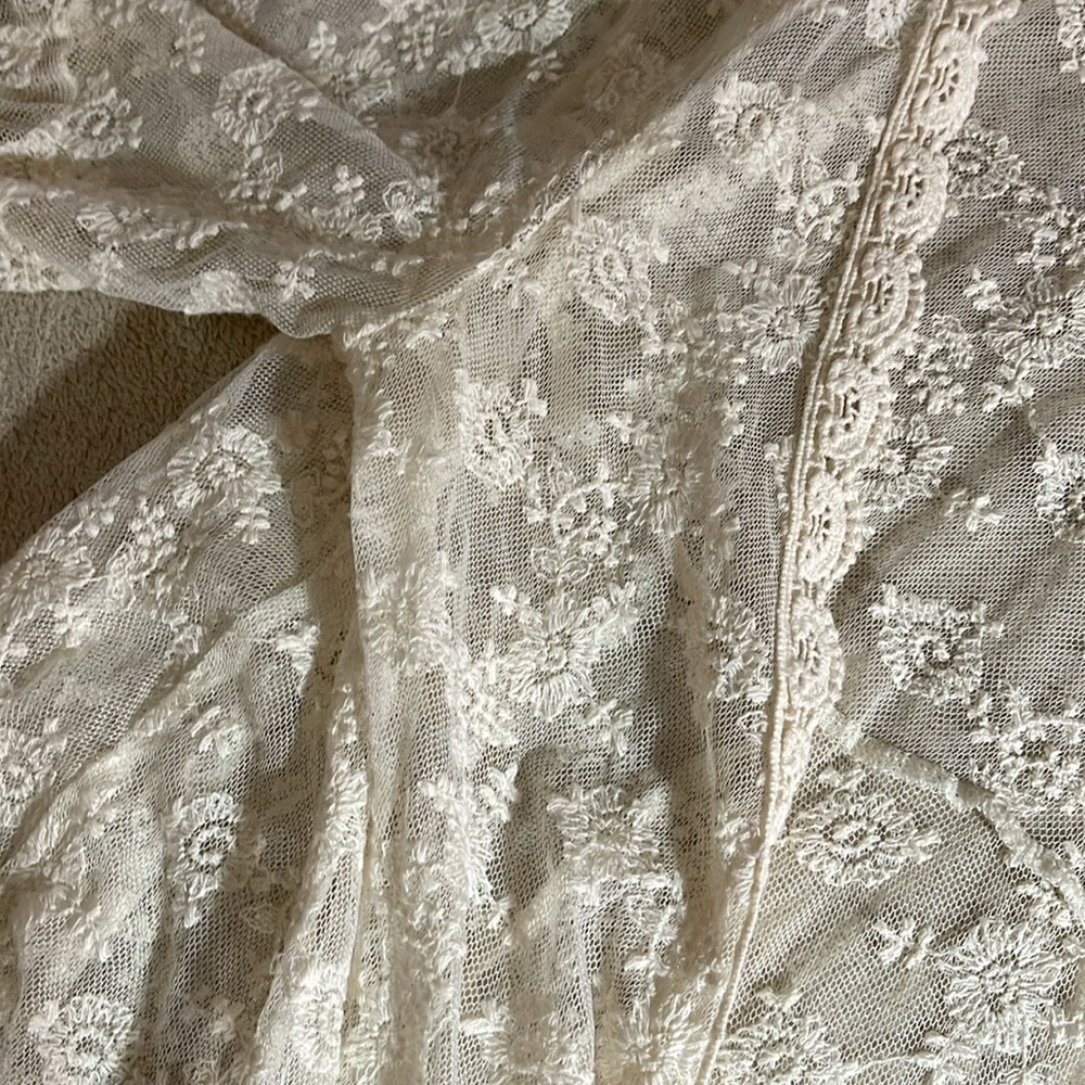 Lace Kimono SZ Small. Gorgeous - Picture 4 of 6